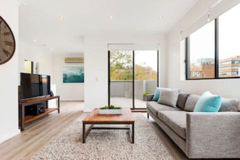 Spacious & Sunny 1 Bdrm In Surry Hills - FOV - Accommodation Noosa 0