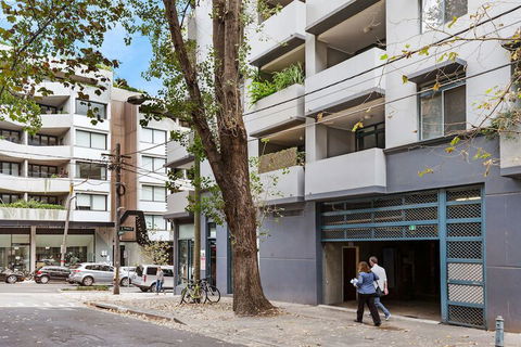 Spacious & Sunny 1 Bdrm In Surry Hills - FOV - Accommodation Noosa 1