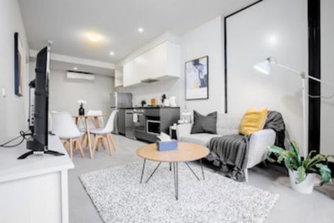 Stunning 2 Bed On Collins With Pool In Southern Cross - Accommodation Noosa 0