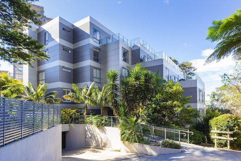 2 Bdrm North Sydney With Harbour Views - Accommodation Noosa 1