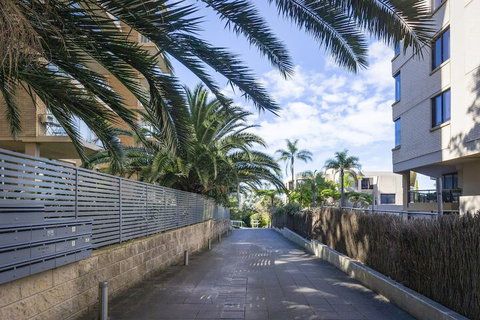 2 Bdrm North Sydney With Harbour Views - Accommodation Noosa 2