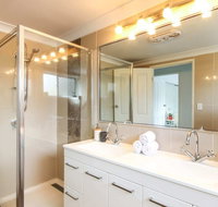 Contemporary 2 Bedroom Beachfront Apartment - Accommodation Noosa
