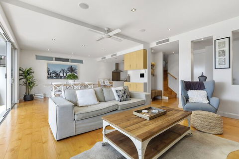 North Facing River Front Stunning Apartment Unit 2 9 Hilton Esplanade - Accommodation Noosa 6