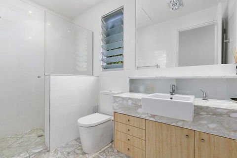 North Facing River Front Stunning Apartment Unit 2 9 Hilton Esplanade - Accommodation Noosa 5