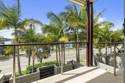 North Facing River Front Stunning Apartment Unit 2 9 Hilton Esplanade - Accommodation Noosa 0