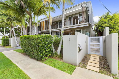 North Facing River Front Stunning Apartment Unit 2 9 Hilton Esplanade - Accommodation Noosa 1