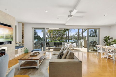 North Facing River Front Stunning Apartment Unit 2 9 Hilton Esplanade - Accommodation Noosa 4
