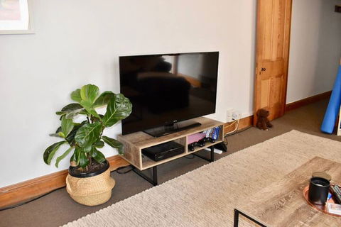 Charming Terrace House On Tree Lined Street - Accommodation Noosa 5