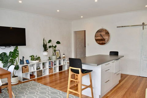 Charming Terrace House On Tree Lined Street - Accommodation Noosa 7