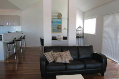Flinders View Beach House - Accommodation Noosa 4