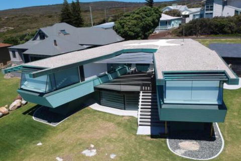 Boathouse Nearly In The Water & Wonderful Views - Accommodation Noosa 7