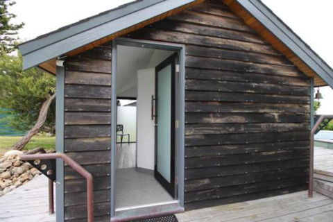 Boathouse Nearly In The Water & Wonderful Views - Accommodation Noosa 2