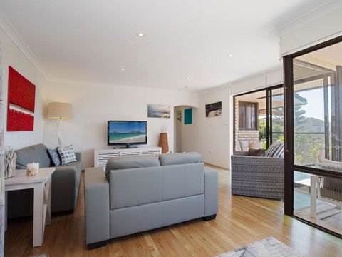 3 ENDEAVOUR 13 ONDINE CL LARGE THREE BEDROOM UNIT WITH FILTERED WATER VIEWS - Accommodation Noosa 6