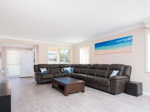 Townhouse On Tomaree 6 / 26 - Accommodation Noosa 4