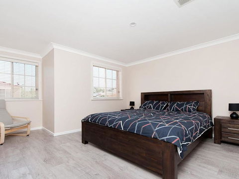 Townhouse On Tomaree 6 / 26 - Accommodation Noosa 1