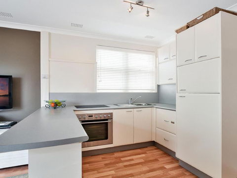 4 Sebastapol 66 Thurlow Avenue Great Little Unit - Accommodation Noosa 1