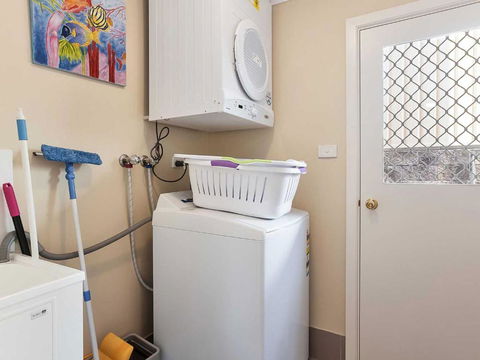 Tomaree Townhouse 5 / 26 28 Tomaree Street Large Air Conditioned Townhouse & WIFI - Accommodation Noosa 5