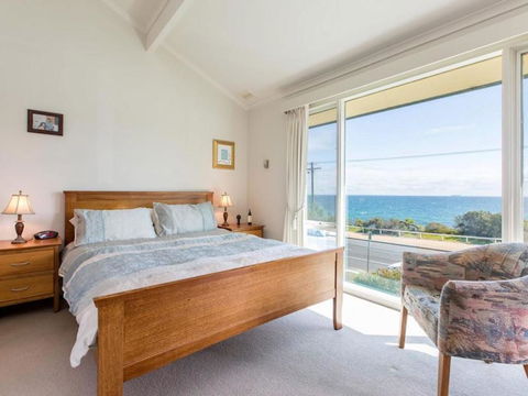SEAVIEWS MORNINGTON.... - Accommodation Noosa 2