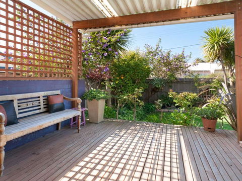 METRES TO THE BEACH MORNINGTON - Accommodation Noosa 6