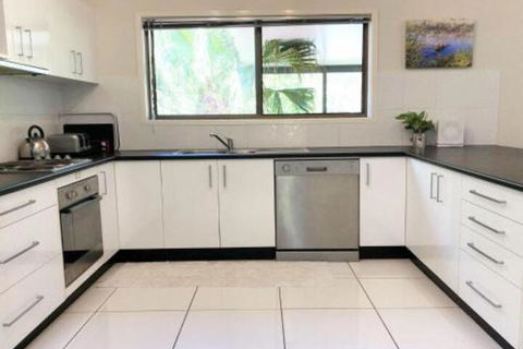 Sandy Palms 28 Moorooba Cr Beautiful Home With Wifi Air Con & Boat Parking - Accommodation Noosa 7