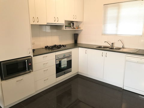 Adelaide Dresscircle Apartments - Archer Street - Accommodation Noosa 6