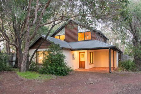 Shady Shack - Accommodation Noosa 0