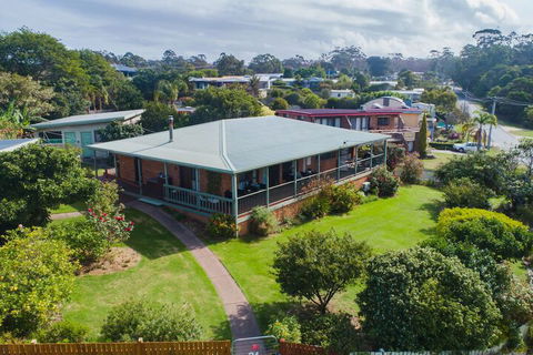 Bruces Waterside Units - Accommodation Noosa 1