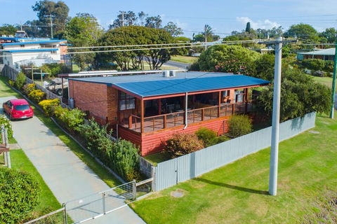 Bruces Waterside Units - Accommodation Noosa 3