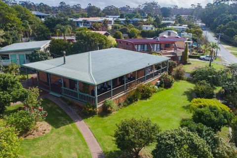 Bruces Waterside Units - Accommodation Noosa 4