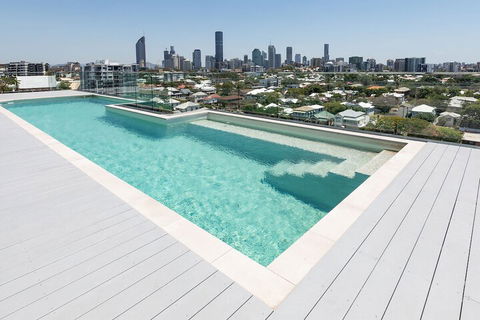 Linton Hotel - Accommodation Noosa 2