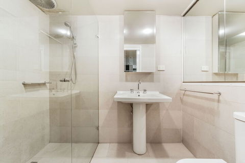 Darling Suite - Accommodation Noosa 3