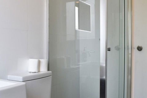 Light And Airy 2 Bedroom North Bondi Apartment - Accommodation Noosa 4