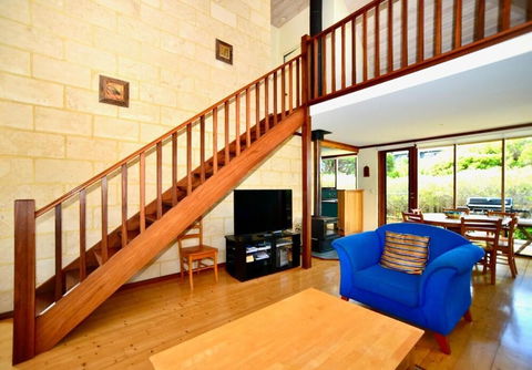 Cowrie Chalet - Accommodation Noosa 5