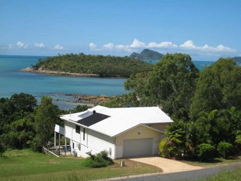 Hideaway Retreat Beach House With Pool - Accommodation Noosa 0