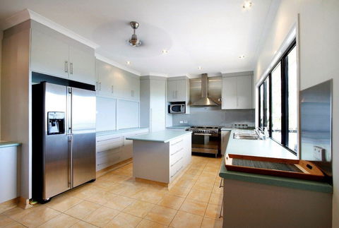 Hideaway Retreat Beach House With Pool - Accommodation Noosa 3
