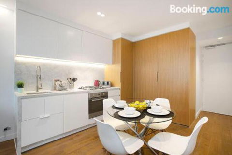 Complete Host CBD Lighthouse Apartments - Accommodation Noosa 3