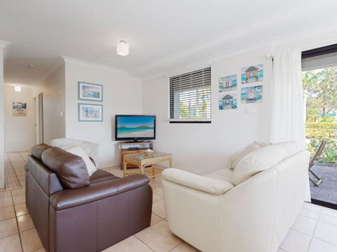 13 Carindale 19 Dowling Street Large Ground Floor Unit With Pool & Tennis Court - Accommodation Noosa 6
