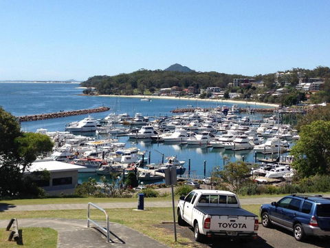 1 Laman Lodge 15 Laman Street Stunning Air Conditioned Unit With Water Views & WIFI - Accommodation Noosa 1