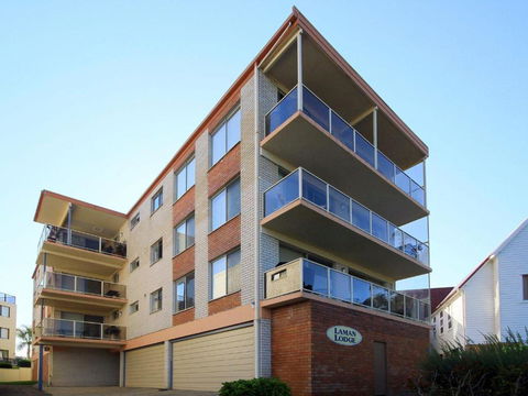 1 Laman Lodge 15 Laman Street Stunning Air Conditioned Unit With Water Views & WIFI - Accommodation Noosa 4