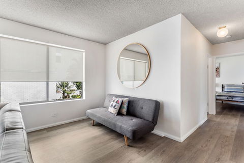 Laman Lodge Unit 2 15 Laman Street - Accommodation Noosa 5