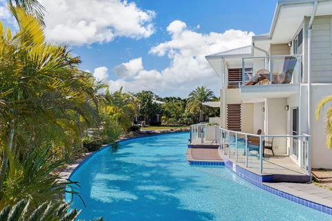 Pacific Blue Pool Spa & More Available In Complex! - Accommodation Noosa 4