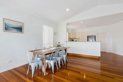Orient Express To The Beach - Accommodation Noosa 2