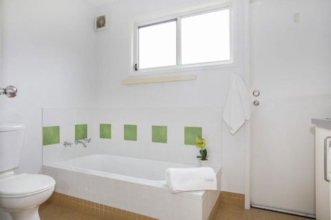 1 / 31 Ocean Street A Relaxing Coastal Retreat - Accommodation Noosa 3