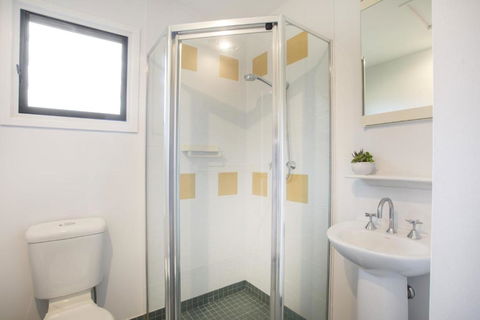 1 / 31 Ocean Street A Relaxing Coastal Retreat - Accommodation Noosa 2