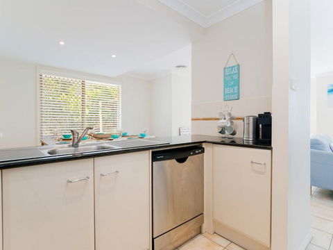 Bay Haven 4 / 3 Thurlow Avenue Pet Friendly Close To Town & Air Con - Accommodation Noosa 5