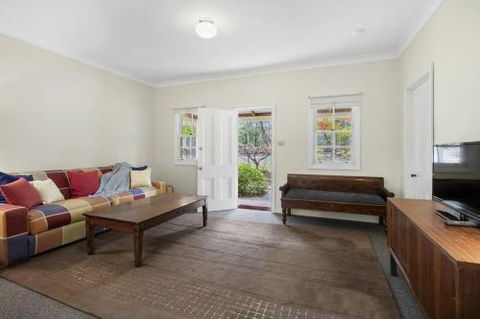 THE TEACHERS COTTAGE - Accommodation Noosa 3