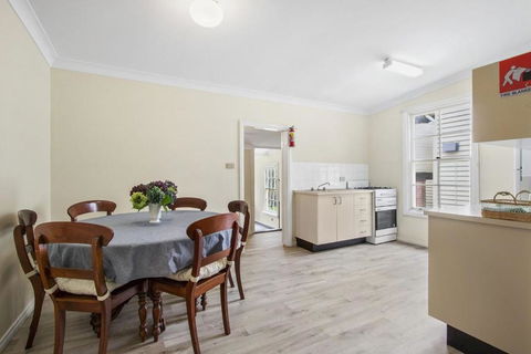 THE TEACHERS COTTAGE - Accommodation Noosa 1