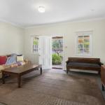 THE TEACHERS COTTAGE - Accommodation Noosa 0