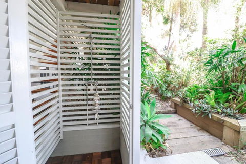 Corella Studio Apartment In Raffetys Resort - Accommodation Noosa 1