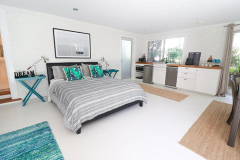 Corella Studio Apartment In Raffetys Resort - Accommodation Noosa 2